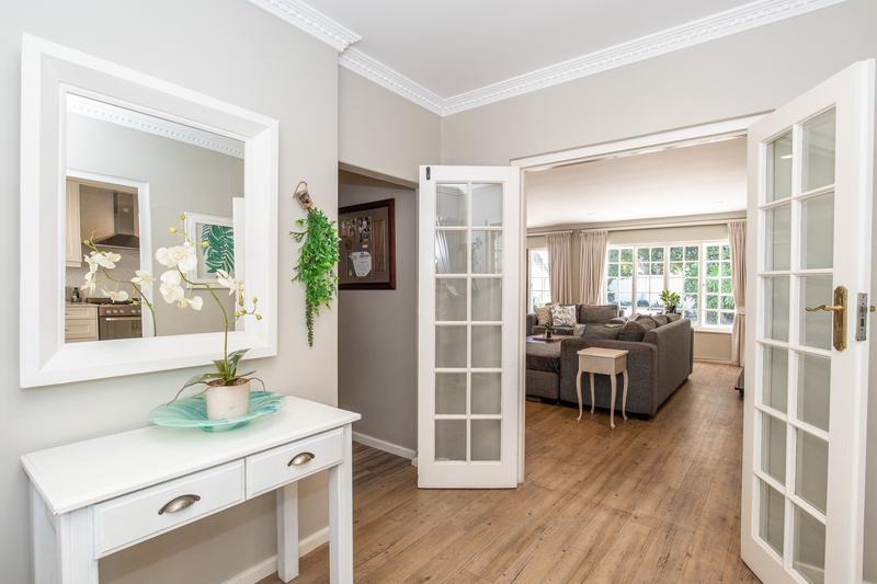 4 Bedroom Property for Sale in Constantia Western Cape